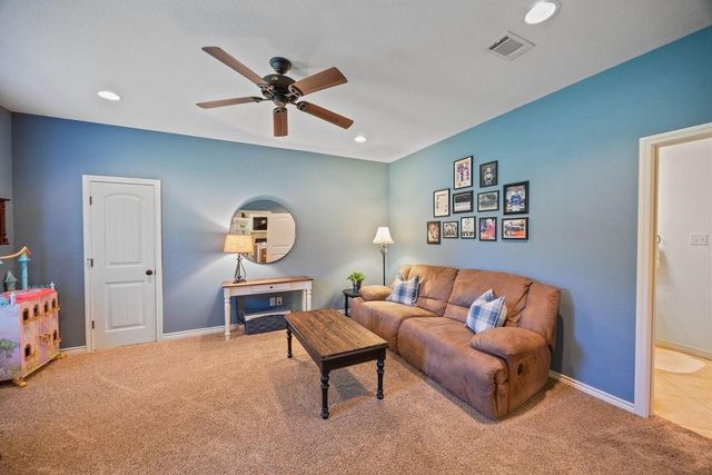 577 Hidden Lakes Boulevard, Gunter, TX 75058