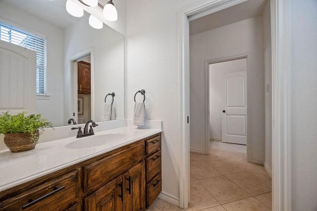 577 Hidden Lakes Boulevard, Gunter, TX 75058