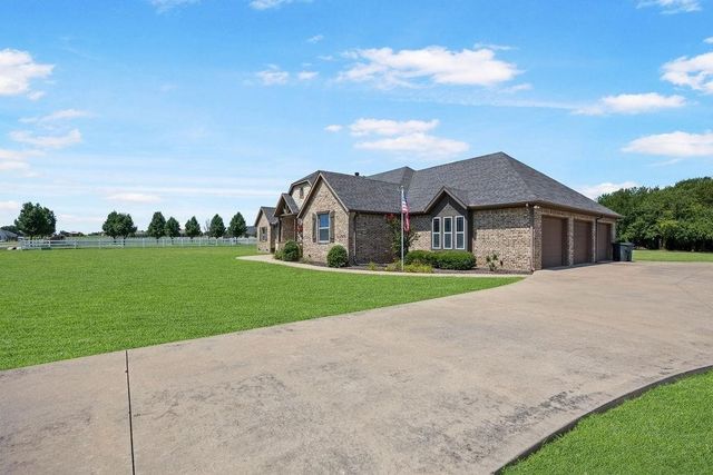 577 Hidden Lakes Boulevard, Gunter, TX 75058