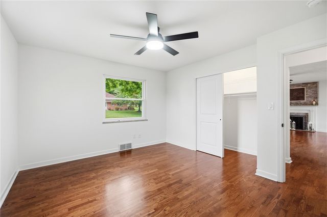 136 E Ridgeway Drive, Centerville, OH 45459