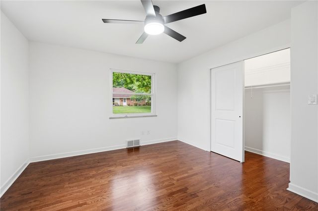 136 E Ridgeway Drive, Centerville, OH 45459