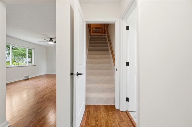 136 E Ridgeway Drive, Centerville, OH 45459