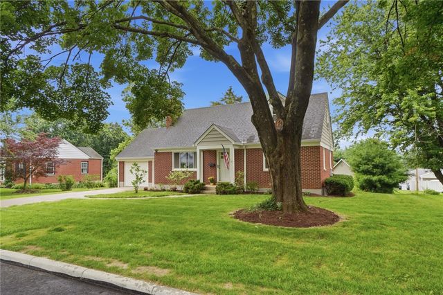 136 E Ridgeway Drive, Centerville, OH 45459