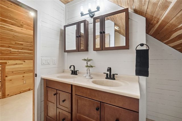 136 E Ridgeway Drive, Centerville, OH 45459
