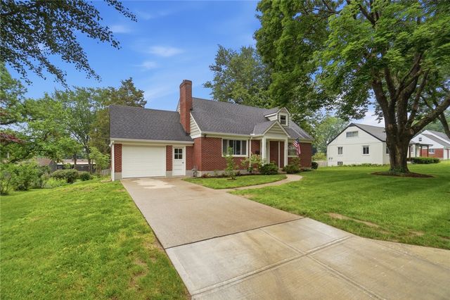 136 E Ridgeway Drive, Centerville, OH 45459