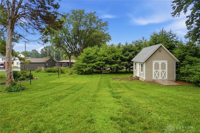 136 E Ridgeway Drive, Centerville, OH 45459