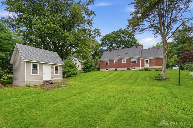 136 E Ridgeway Drive, Centerville, OH 45459