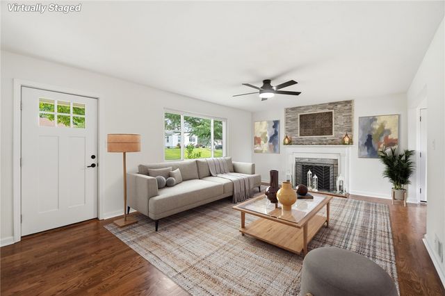 136 E Ridgeway Drive, Centerville, OH 45459