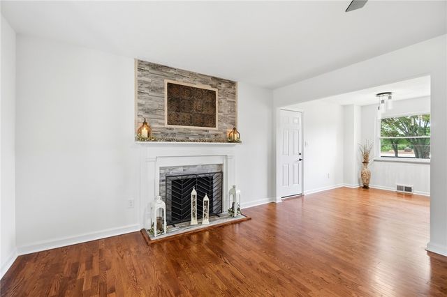 136 E Ridgeway Drive, Centerville, OH 45459