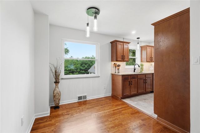 136 E Ridgeway Drive, Centerville, OH 45459