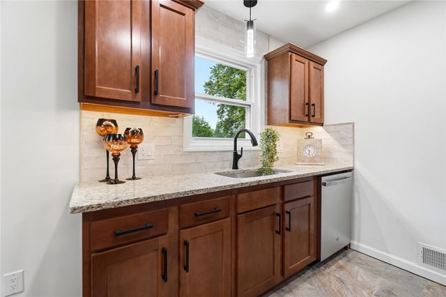 136 E Ridgeway Drive, Centerville, OH 45459