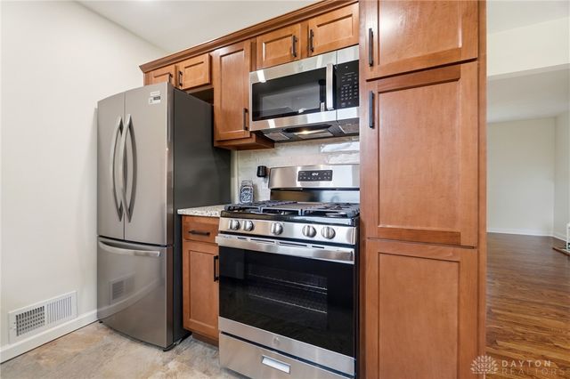 136 E Ridgeway Drive, Centerville, OH 45459