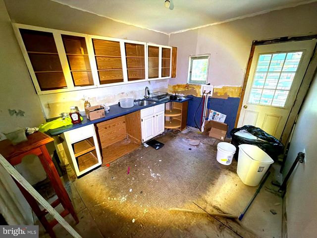 670 SOUTHARD ST, Trenton, NJ 08638