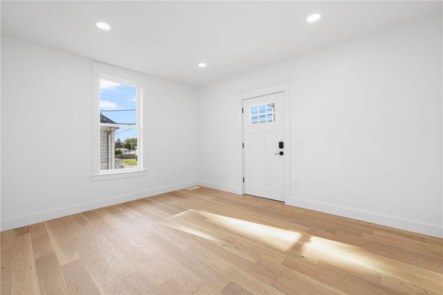 7 Sheffield Avenue A, Newport, RI 02840