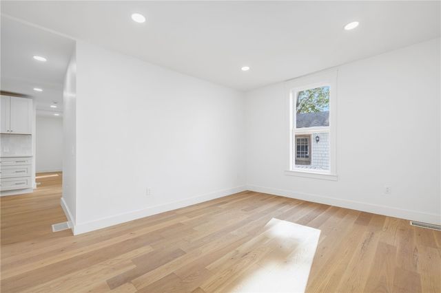 7 Sheffield Avenue A, Newport, RI 02840