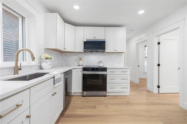 7 Sheffield Avenue A, Newport, RI 02840