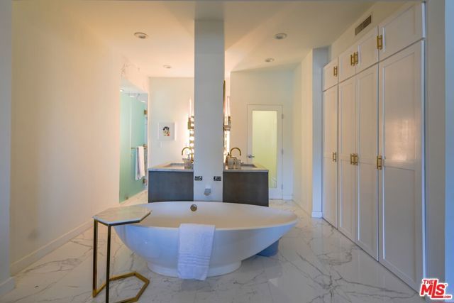 1424 N Crescent Heights Boulevard 61, West Hollywood, CA 90046