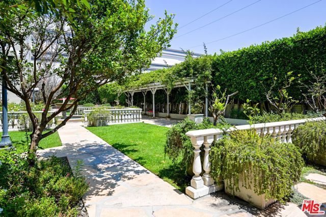 1424 N Crescent Heights Boulevard 61, West Hollywood, CA 90046