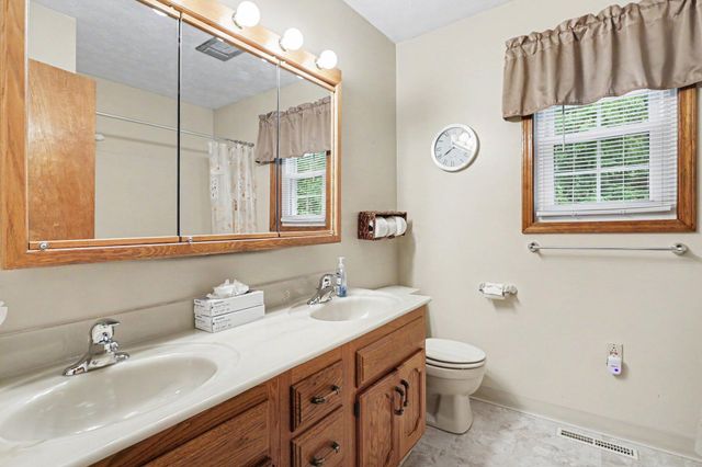 121 Cherokee Trail, Granville, OH 43023