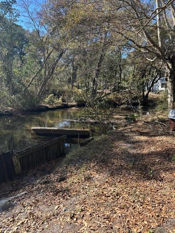 186 Stillwater Road, Freeport, FL 32439