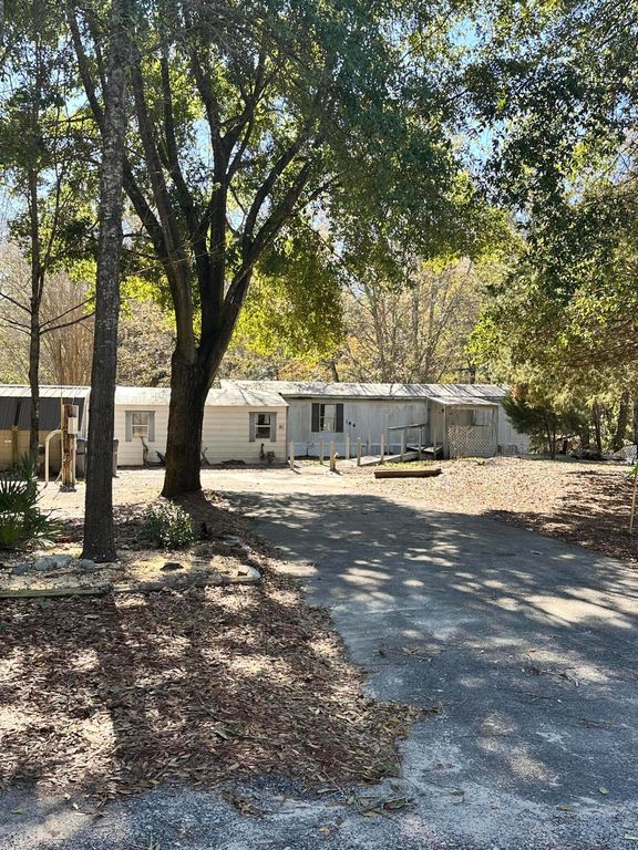 186 Stillwater Road, Freeport, FL 32439