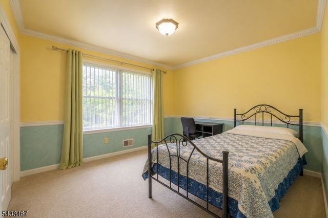 5 Pegasus Pl, Washington Twp., NJ 07840