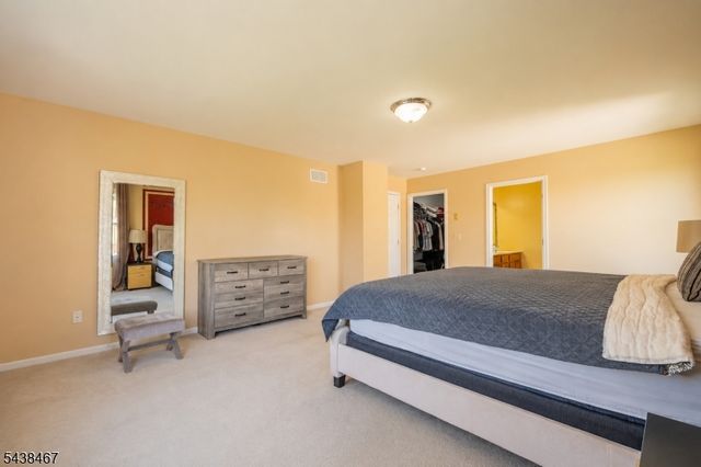 5 Pegasus Pl, Washington Twp., NJ 07840