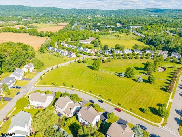 5 Pegasus Pl, Washington Twp., NJ 07840