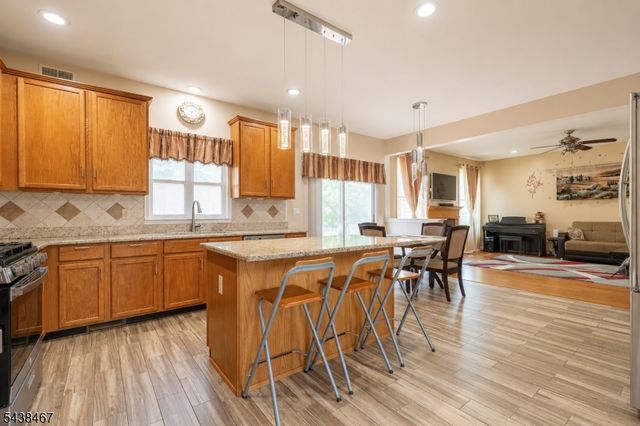 5 Pegasus Pl, Washington Twp., NJ 07840