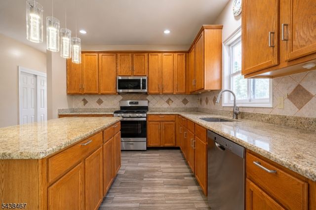 5 Pegasus Pl, Washington Twp., NJ 07840