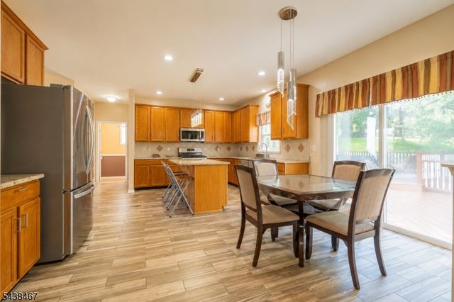 5 Pegasus Pl, Washington Twp., NJ 07840