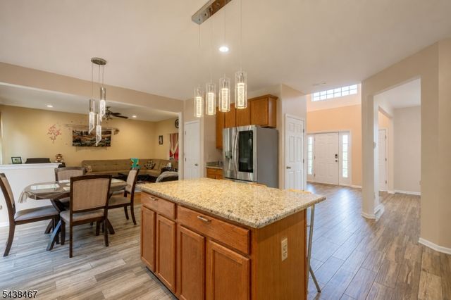 5 Pegasus Pl, Washington Twp., NJ 07840
