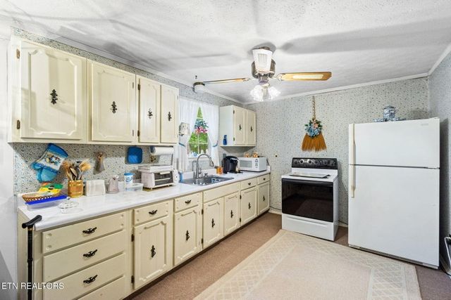 4007 Kato Dr, Crossville, TN 38572