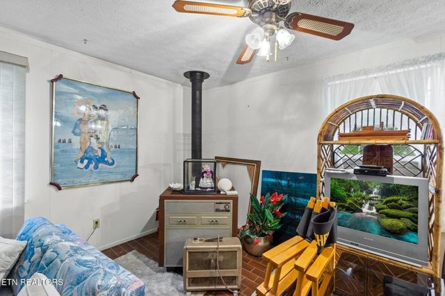 4007 Kato Dr, Crossville, TN 38572