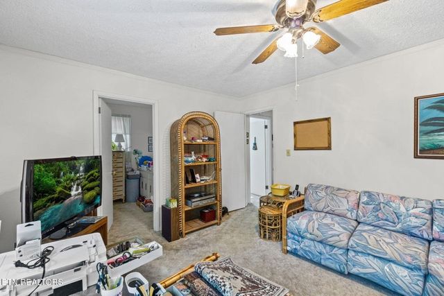 4007 Kato Dr, Crossville, TN 38572