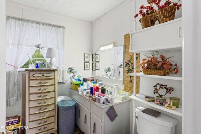 4007 Kato Dr, Crossville, TN 38572