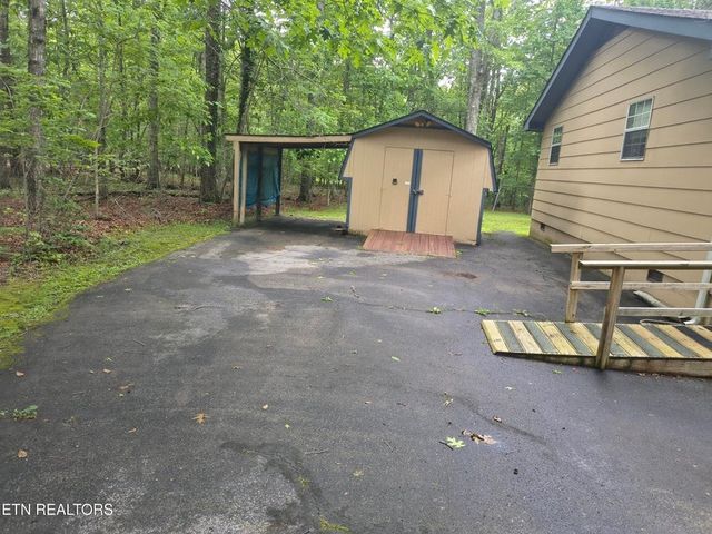 4007 Kato Dr, Crossville, TN 38572