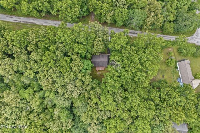 4007 Kato Dr, Crossville, TN 38572