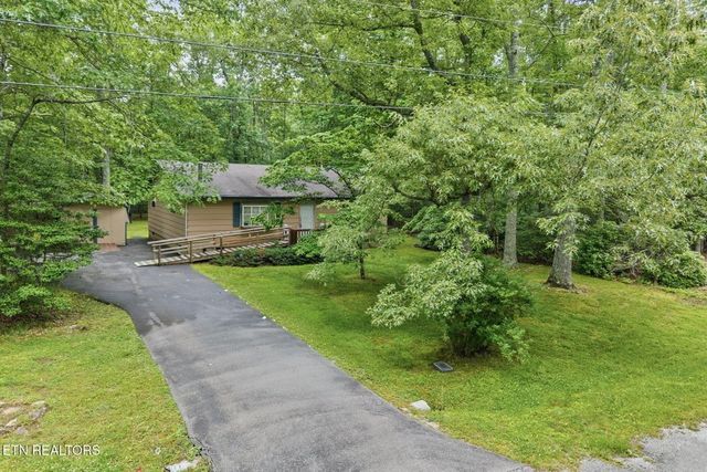 4007 Kato Dr, Crossville, TN 38572