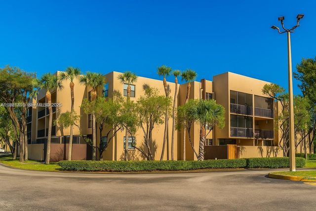 10865 SW 112th Ave 218, Miami, FL 33176