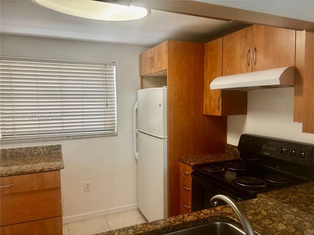 10865 SW 112th Ave 218, Miami, FL 33176