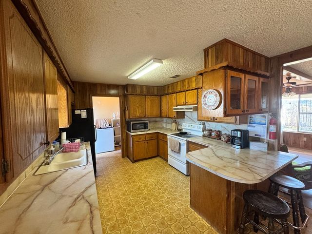 89 Alamito Creek Rd, Marfa, TX 79843