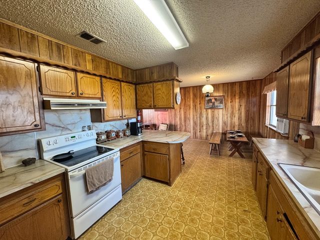 89 Alamito Creek Rd, Marfa, TX 79843