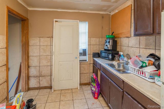 11830 Corbett Avenue, Detroit, MI 48213