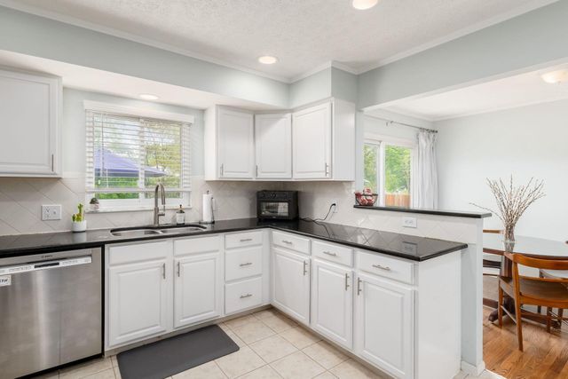 1016 Kennington Avenue, Columbus, OH 43220