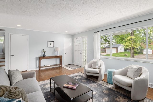 1016 Kennington Avenue, Columbus, OH 43220