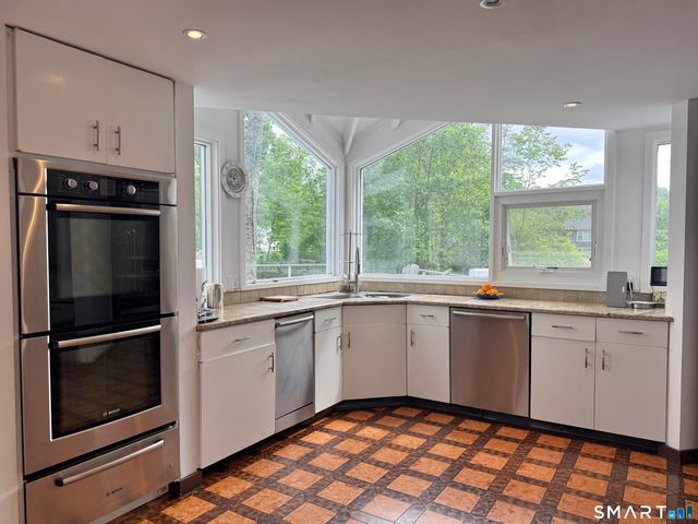 9 Morehouse Lane, Norwalk, CT 06850