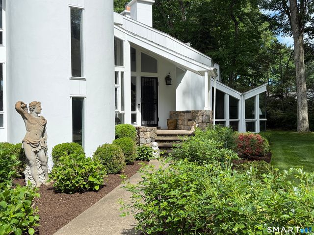 9 Morehouse Lane, Norwalk, CT 06850