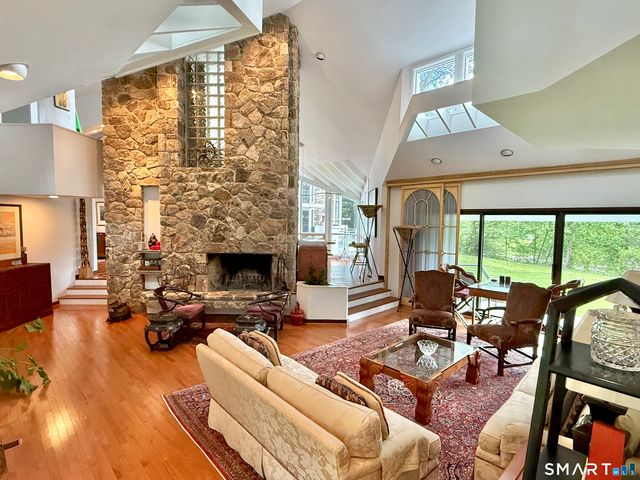 9 Morehouse Lane, Norwalk, CT 06850