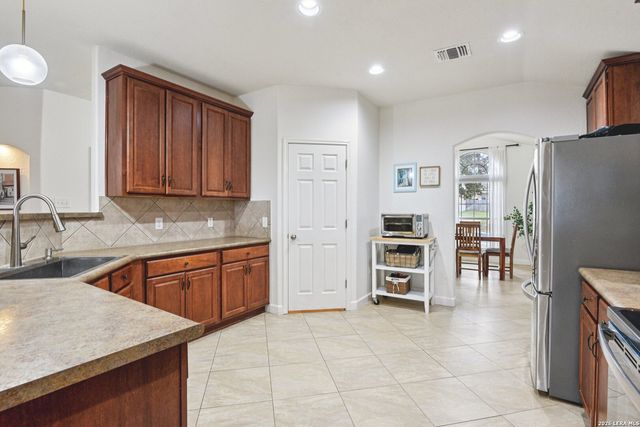 814 Point Cove, San Antonio, TX 78253